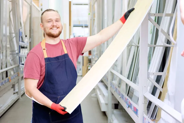 Witte Verkoper Bouw Superstore Aanbiedingen Siding Glimlachend Baard — Stockfoto