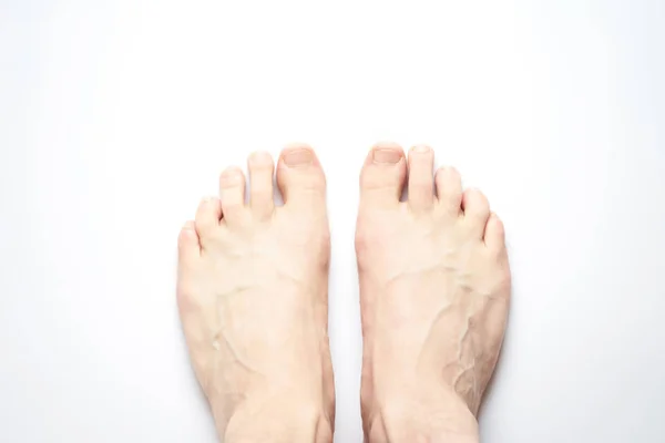 Füße Des Nackten Mannes Auf Weißem Hintergrund Atelier Ansicht Von — Stockfoto