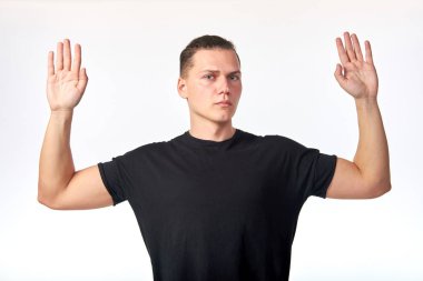 Pes ediyorum! Vücudun dili. Yakışıklı ciddi genç adam Rais