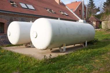 çiftlikte gaz depolama tankları