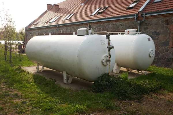 çiftlikte gaz depolama tankları