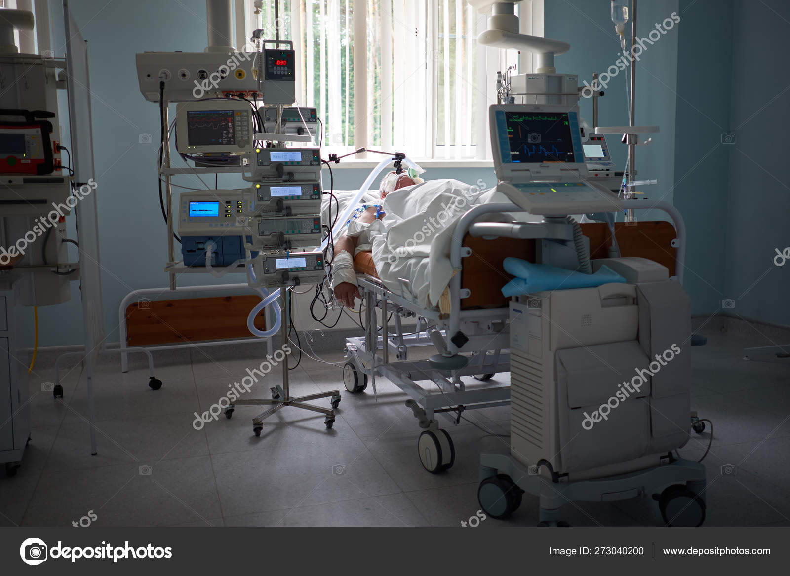 Intubated patient with STEMI in intensive care department, IABP Stock Editorial Photo