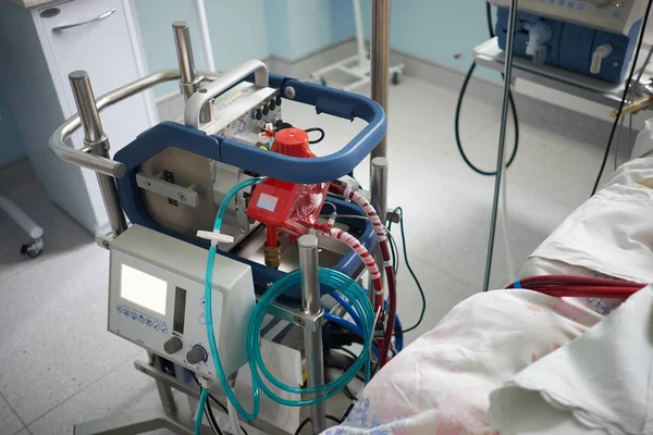 Macchina ecmo funzionante nel reparto di terapia intensiva — Foto Stock