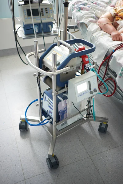 Máquina de trabajo ecmo en el departamento de cuidados intensivos —  Fotos de Stock