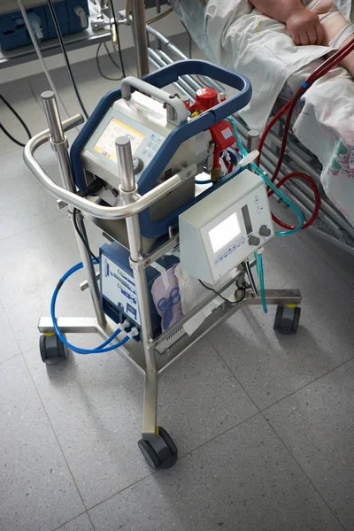 Máquina de trabajo ecmo en el departamento de cuidados intensivos — Foto de Stock