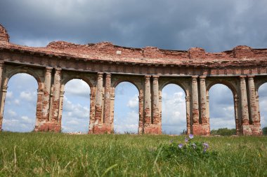 Eski yaylar ve kolonatlar Harabeleri