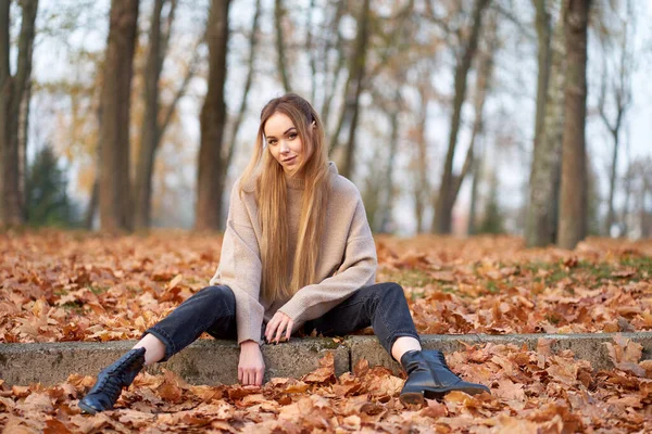 Autumn Portrait Hipster Cute Stylish Girl Long Blonde Hair Wearing — Stock Photo, Image