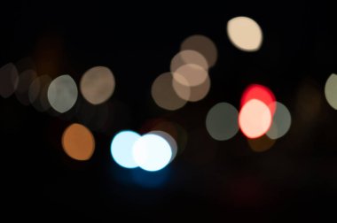 Bulanık bokeh ile araba lambası arka planı.