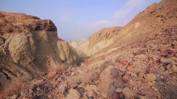 Beautiful view of the colored desert rocky mountains. Hormuz island. Iran — Stock Video