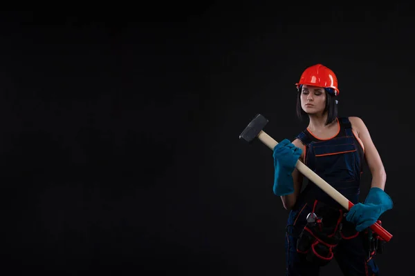 Una Mujer Joven Bonita Haciendo Reparaciones Casa Retrato Una Trabajadora — Foto de Stock