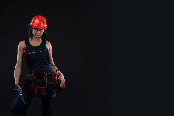性感女建筑工人在头盔上钻 两性平等 复制空间 — 图库照片