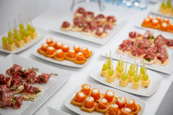 Büfé Recepción Canapes Széles Választékát Bankett Szolgáltatás Catering Élelmiszer Snack — Stock Fotó