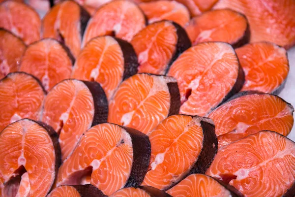 Kırmızı taze biftek somon yakın çekim