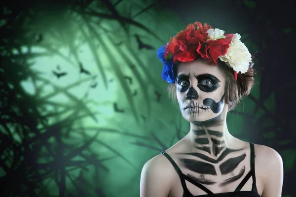 Halloween Make Upu Portrét Ženy Hroznou Děsivé Zombie Věnec Pozadí — Stock fotografie