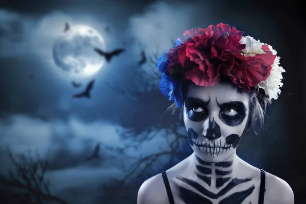 Maquillaje Arte Mujer Maquillaje Cráneo Aterrador Para Halloween Cara Arte — Foto de Stock