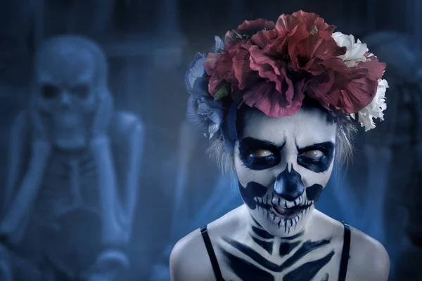 Maquillaje Arte Mujer Maquillaje Cráneo Aterrador Para Halloween Cara Arte — Foto de Stock
