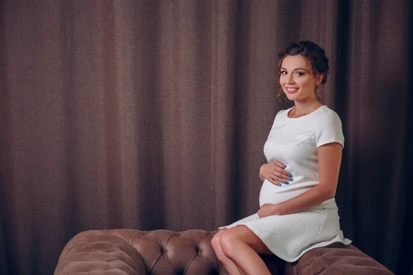 Close Pregnant Woman Wearing White Dress Who Touches Her Stomach — Stock Photo, Image