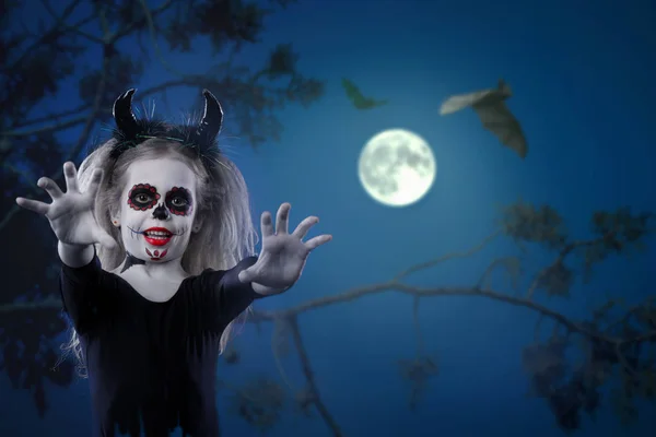 Halloween Helgdagar Maskerad Koncept Porträtt Unga Lilla Vackra Flicka Med — Stockfoto