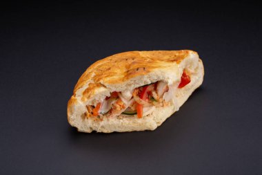 siyah arka plan üzerinde Pide Kebap