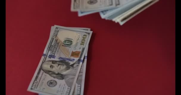 Weergave Van Een Vrouw Tellen Veel Amerikaanse 100 Rekeningen Dollar — Stockvideo