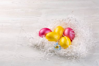 Paskalya Paskalya yumurtaları ile arka plan. Kopya alanı ile Üstten Görünüm.