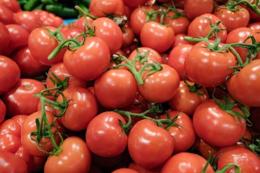 Lezzetli kırmızı domates. pazarda domates