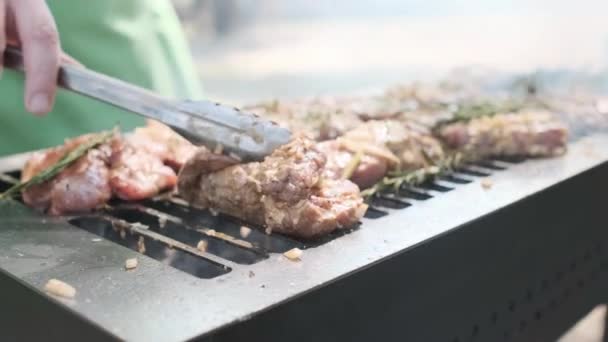 Grill Frying Fresh Meat Chicken Barbecue Bbq Barbecue Closeup Sunny — Stock Video