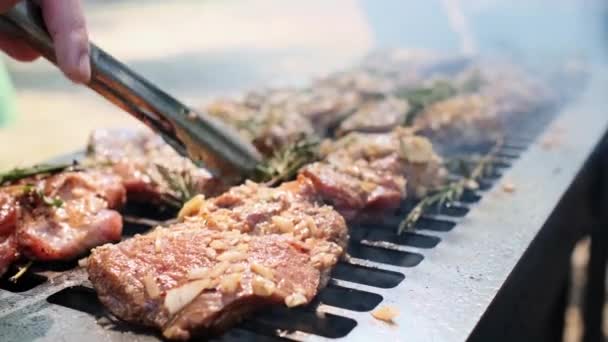 Grill Frying Fresh Meat Chicken Barbecue Bbq Barbecue Closeup Sunny — Stock Video