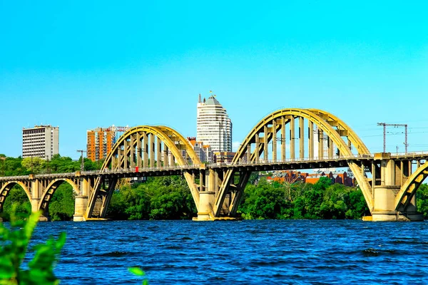 Paisagem Verão Cidade Dnepr Com Uma Ponte Ferroviária Através Rio — Fotografia de Stock