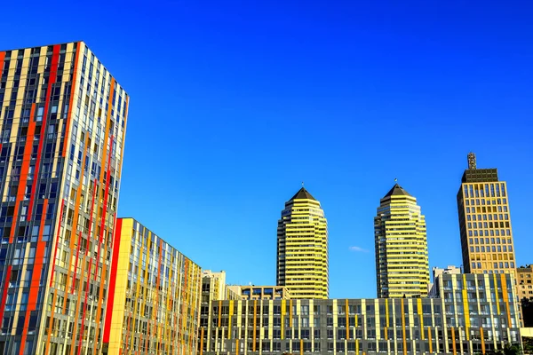 Blick Auf Die Schönen Hohen Türme Und Wolkenkratzer Zentrum Der — Stockfoto