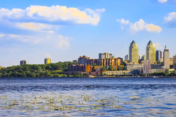 stock image View of the  buildings and skyscrapers  on the banks of the Dnieper River in the Ukrainian city Dnipro  at sunset (Dnepropetrovsk, Dnipropetrovsk, Dnepr), Ukraine