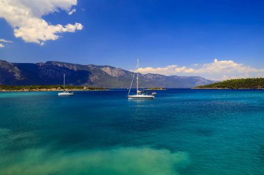 Türkiye, Bodrum ve Marmaris - gezi, seyahat, eğlence ve tatil için güzel bir yer yakınında'pitoresk deniz tabii.