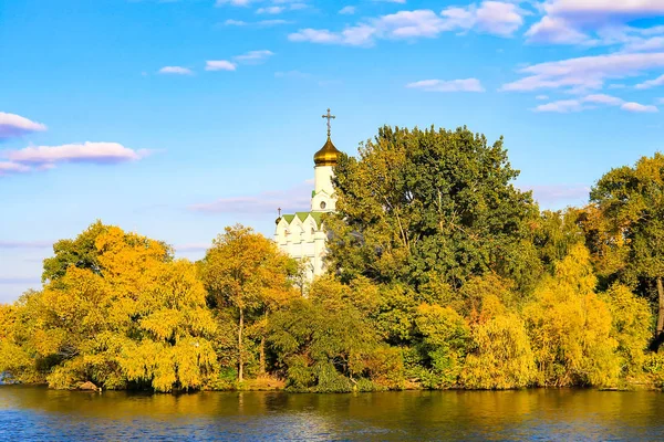 Vackra Höst Vid Floden Dnjepr Christian Church Den Monastic Island — Stockfoto