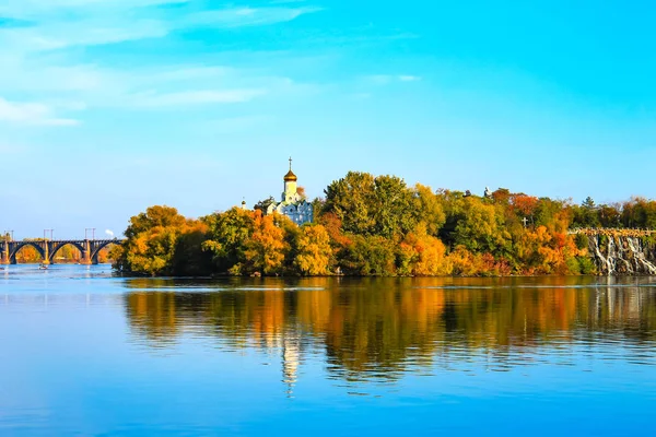 Hermoso Atardecer Otoño Río Dniéper Iglesia Cristiana Isla Monástica Ciudad — Foto de Stock