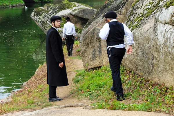 September 2017 Boys Family Hasidic Jews Black Traditional Clothes Walk — Stock Photo, Image