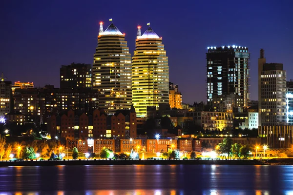 Vista Das Torres Arranha Céus Edifícios Altos Cidade Dnepr Noite — Fotografia de Stock