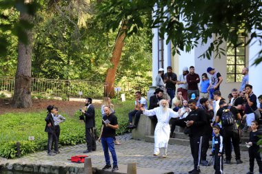 13 Eylül 2018 Uman Ukrayna. Hasidik Yahudiler dans, şarkı ve parkta Yahudi yeni yılı sırasında dua