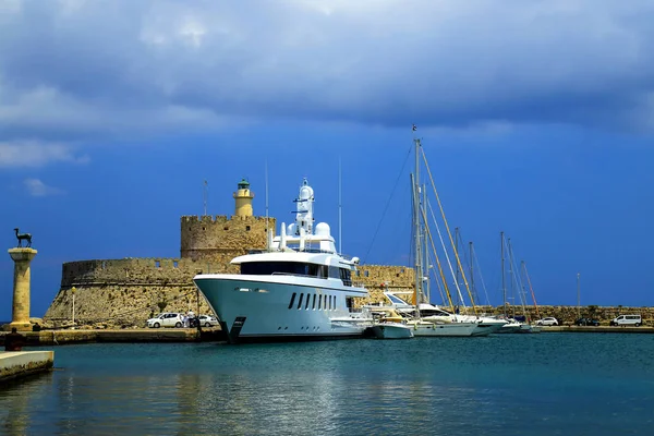 Beautiful Port Sea White Ship Yachts Medieval Fortress Turquoise Blue — Stock Photo, Image