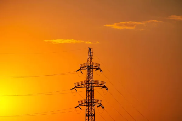 Silueta Mástil Una Línea Alta Tensión Una Puesta Sol Pilón — Foto de Stock