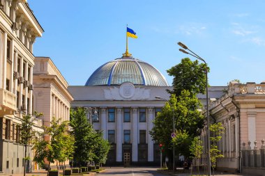 Ukrayna parlamentosu, Verkhovna Rada, Ukrayna yasama şubesi, bayrak bulunduğu Kiev, sokak.