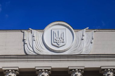 Ukrayna Yüksek Konseyi, Verkhovna Rada, Ukrayna Parlamentosu, Kiev cephesinde Ukrayna Devlet amblemi.