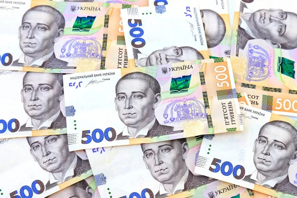 Ukrayna Hryvnia Beyaz Arka Planda 500 Hryvniadan Oluşan Yeni Banknotlar — Stok fotoğraf