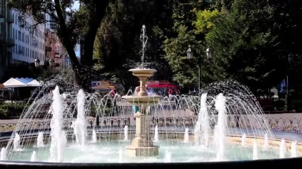 Hermosa Fuente Antigua Trabaja Jardín Ciudad Calle Deribasovskaya Odessa Ucrania — Vídeos de Stock