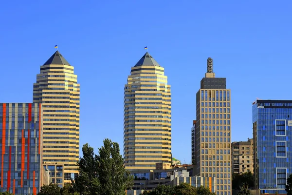 Blick Auf Die Schönen Hohen Türme Moderne Gebäude Wolkenkratzer Zentrum — Stockfoto