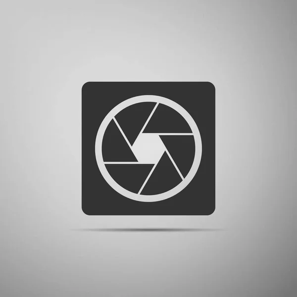 Icono del obturador de la cámara aislado sobre fondo gris. Diseño plano. Ilustración vectorial — Vector de stock