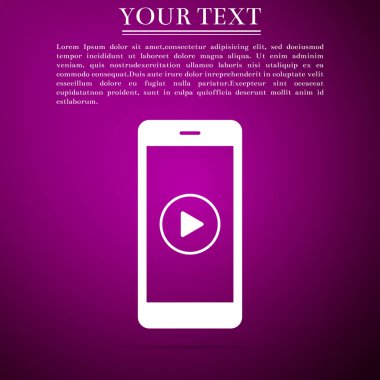 Smartphone oyun düğmesini kullanarak üzerinde mor arka plan izole ekran simgesi. Düz tasarım. Vektör çizim