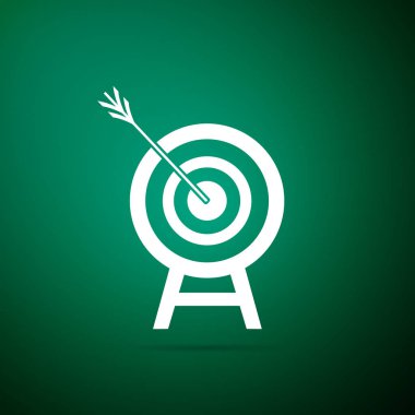 Yeşil arka plan üzerinde izole ok simgesi ile hedef. Yönetim Kurulu üye dart. Okçuluk kurulu simgesi. Dart tahtası işareti. İş hedefi kavramı. Düz tasarım. Vektör çizim