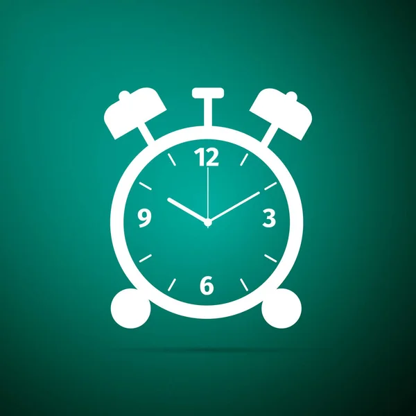 Icono del reloj despertador aislado sobre fondo verde. Despierta, levántate concepto. Señal de tiempo. Diseño plano. Ilustración vectorial — Archivo Imágenes Vectoriales