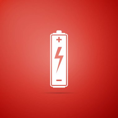 Pil simgesi üzerinde kırmızı arka plan izole. Düz tasarım. Vektör çizim