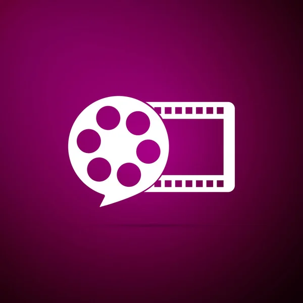 Filmspule und spielen Video-Film-Ikone isoliert auf lila Hintergrund. flache Bauweise. Vektorillustration — Stockvektor